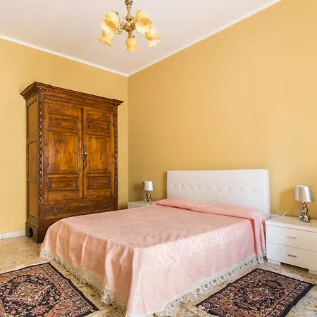 Charming House Whit Terrace Holiday home *