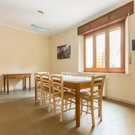 بيت للعطل Charming House Whit Terrace