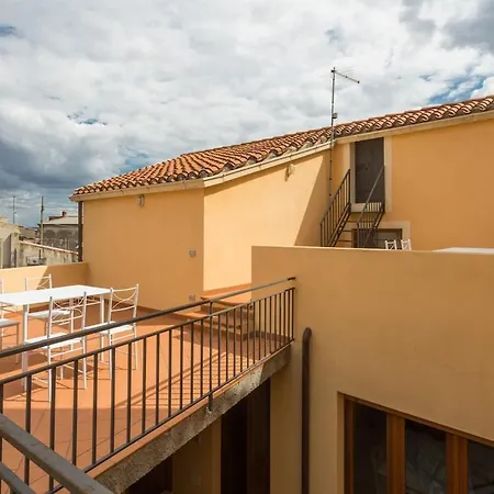 Nyaraló Charming House Whit Terrace Seneghe