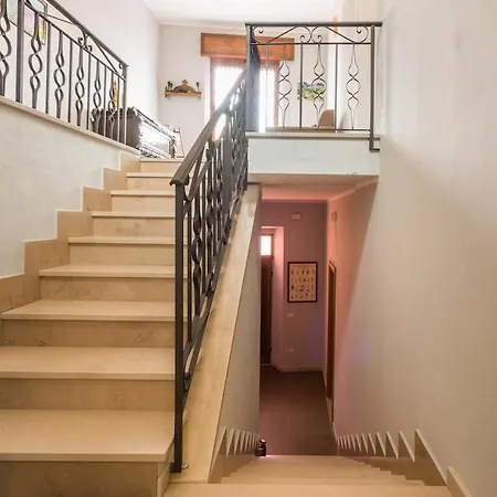 بيت للعطل Charming House Whit Terrace Seneghe