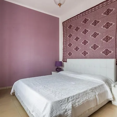 Charming House Whit Terrace بيت للعطل