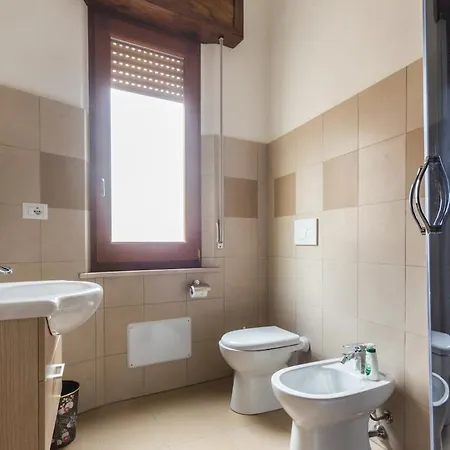 Charming House Whit Terrace بيت للعطل *